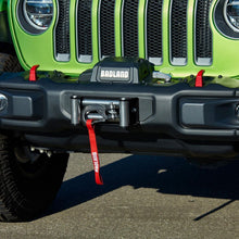 Cargar imagen en el visor de la galería, Cabrestante de 12,000 lb con cable de acero y control remoto inalámbrico - BADLAND APEX
