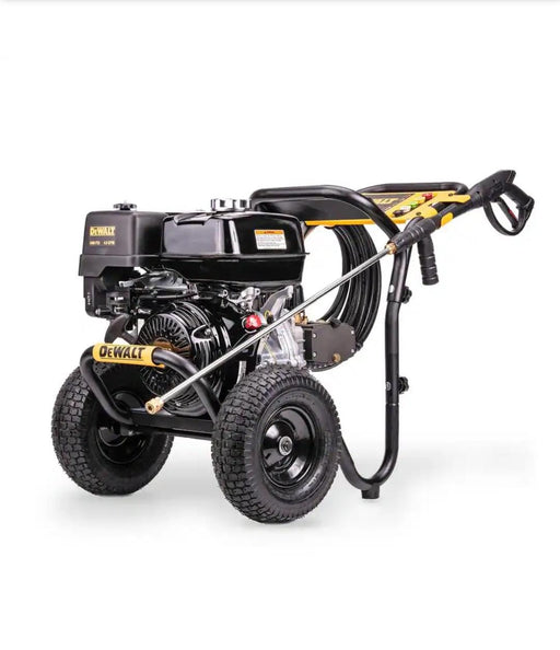 Lavadora a presión de gas y agua fría de 4400 PSI 4.0 GPM con motor Honda GX390 - Dewalt